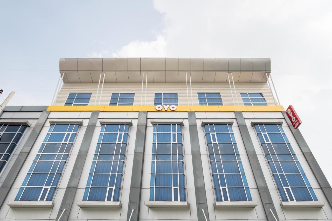 Oyo 727 Merlion Hotel Medan Dış mekan fotoğraf