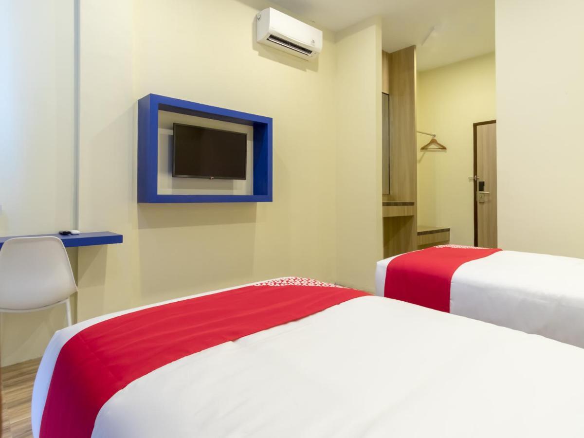 Oyo 727 Merlion Hotel Medan Dış mekan fotoğraf