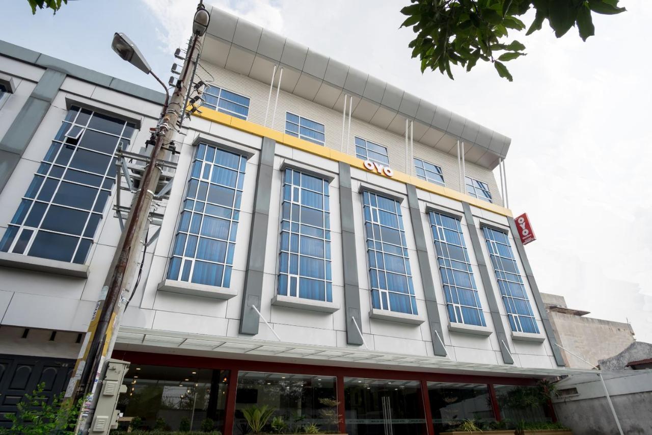 Oyo 727 Merlion Hotel Medan Dış mekan fotoğraf